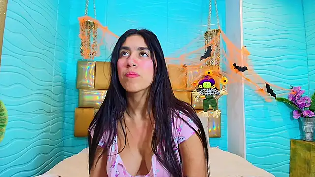 Mia Montess online show from 10/25/25, 12:17