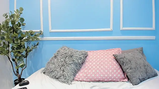 Lucy Canel online show from 10/01/25, 07:18