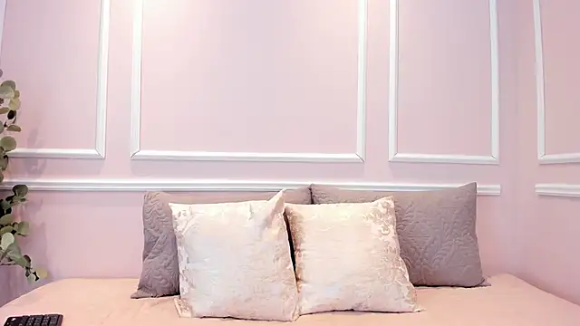 Lucy Canel online show from 12/17/25, 07:19