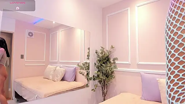 Lucy Canel online show from 02/04/26, 06:58