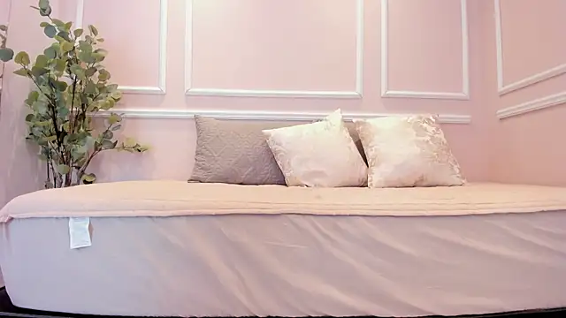 Lucy Canel online show from 12/01/25, 07:04