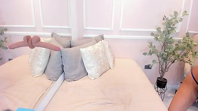 Lucy Canel online show from 02/22/26, 12:51