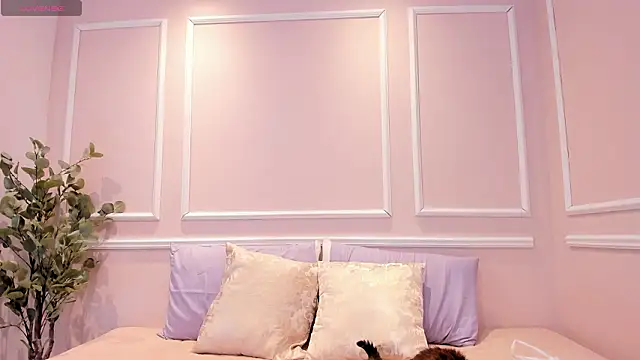 Lucy Canel online show from 02/06/26, 07:32