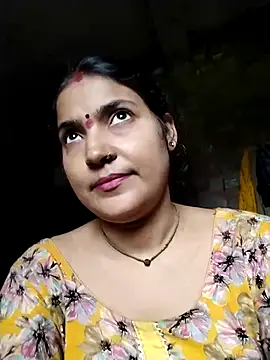 Snapshot of Maidangirl chatting on 10/08/25, 04:14 Maidangirl online show from 10/08/25, 04:14