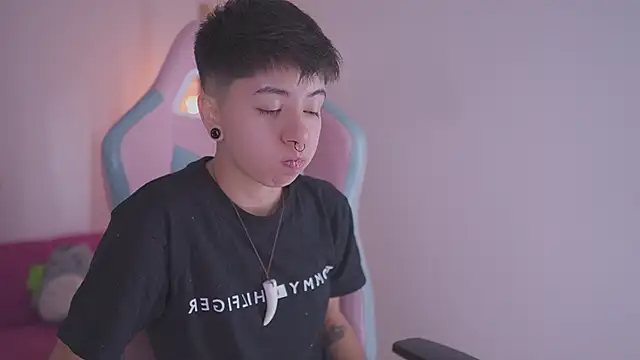 tommy blue online show from 11/25/25, 12:49