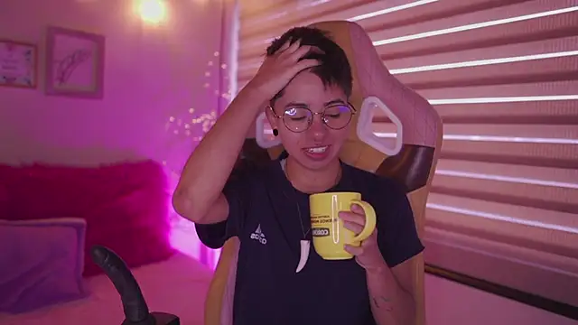 tommy blue online show from 04/15/26, 01:04