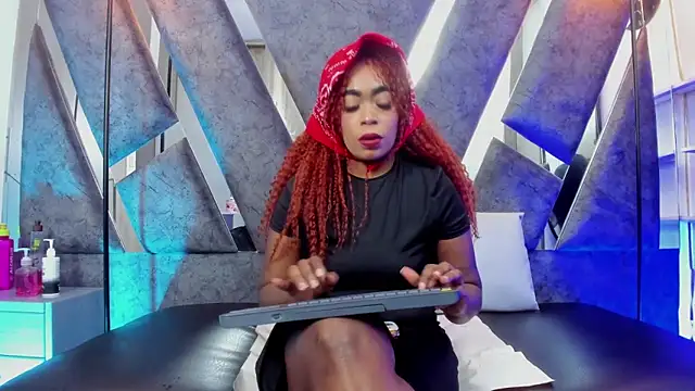 CandyMartinez  online show from 12/20/25, 04:43