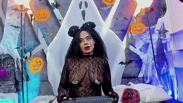 CandyMartinez  online show from 10/31/25, 05:42