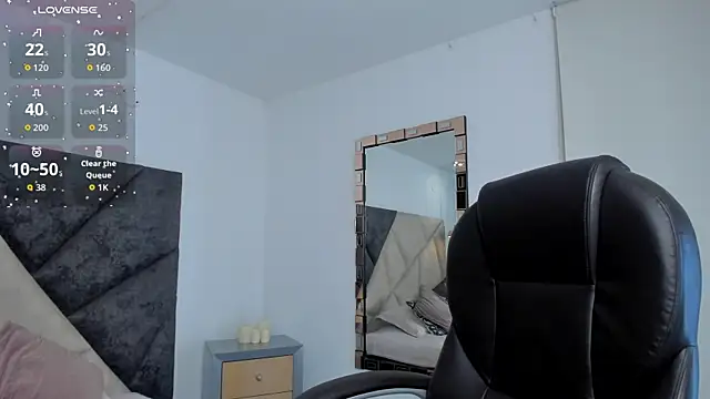 SaskiaGrendel online show from 11/28/25, 12:11