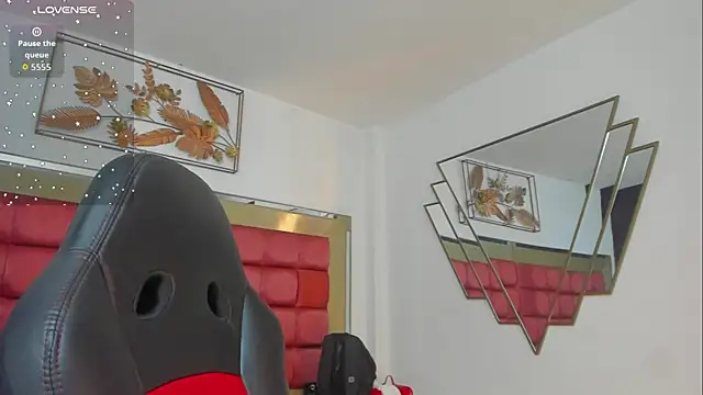 SaskiaGrendel online show from 11/08/25, 12:14