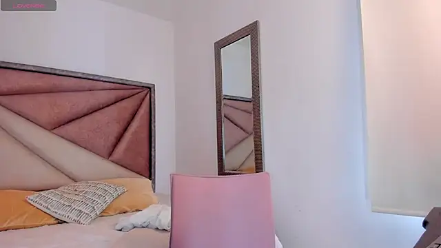 SaskiaGrendel online show from 09/19/25, 06:12