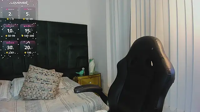 SaskiaGrendel online show from 10/16/25, 06:05