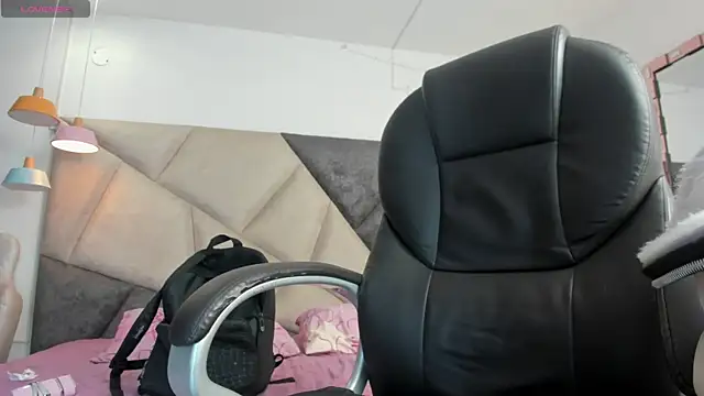 SaskiaGrendel online show from 04/12/26, 12:03