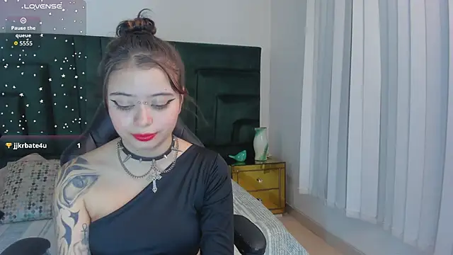 SaskiaGrendel online show from 10/25/25, 12:10