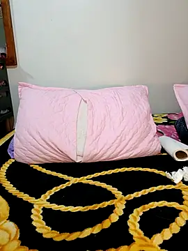 Snapshot of BellyDancer1 chatting on 12/05/25, 12:21 BellyDancer1 online show from 12/05/25, 12:21