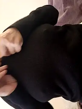 Snapshot of BellyDancer1 chatting on 10/14/25, 07:31 BellyDancer1 online show from 10/14/25, 07:31