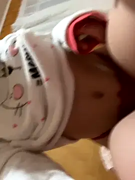 Snapshot of floooohv chatting on 09/19/25, 08:51 floooohv online show from 09/19/25, 08:51