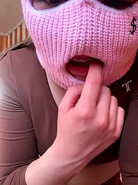 Snapshot of floooohv chatting on 11/07/25, 10:57 floooohv online show from 11/07/25, 10:57