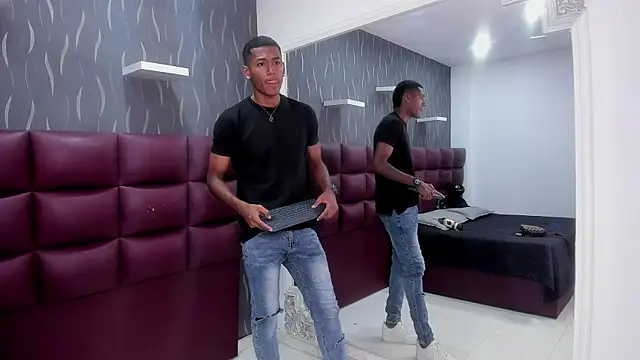 Snapshot of LexiAndDeker chatting on 10/13/25, 07:04 LexiAndDeker online show from 10/13/25, 07:04