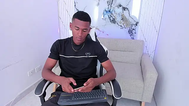 Snapshot of LexiAndDeker chatting on 09/25/25, 04:24 LexiAndDeker online show from 09/25/25, 04:24