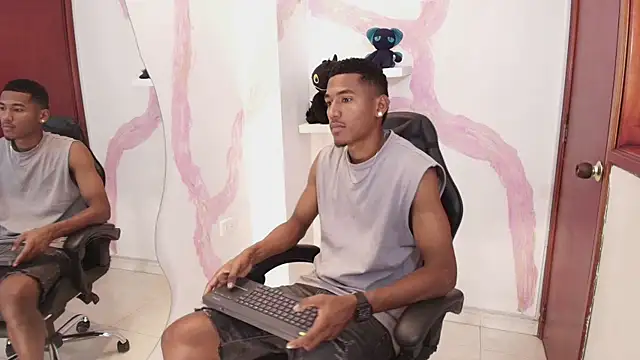 Snapshot of LexiAndDeker chatting on 09/19/25, 05:39 LexiAndDeker online show from 09/19/25, 05:39