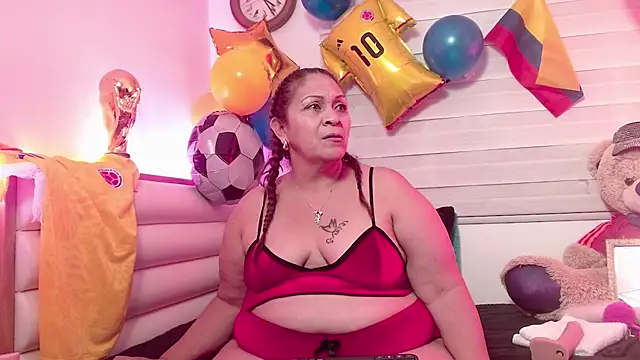 Snapshot of scarlettbooty chatting on 06/14/26, 11:44 scarlettbooty online show from 06/14/26, 11:44