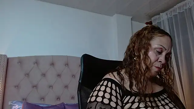 Snapshot of scarlettbooty chatting on 03/05/25, 03:18 scarlettbooty online show from 03/05/25, 03:18