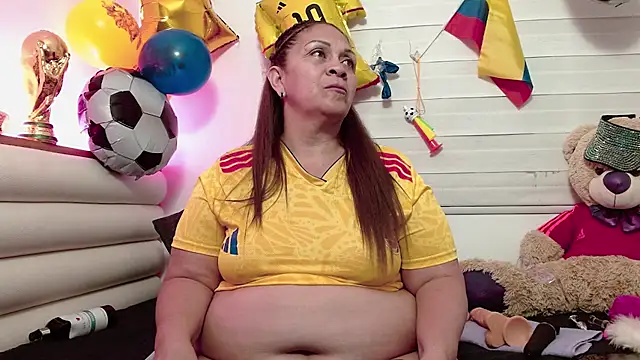 Snapshot of scarlettbooty chatting on 07/04/26, 12:00 scarlettbooty online show from 07/04/26, 12:00