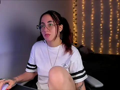 Snapshot of Camil_Lee chatting on 10/29/25, 04:22 Camil Lee online show from 10/29/25, 04:22