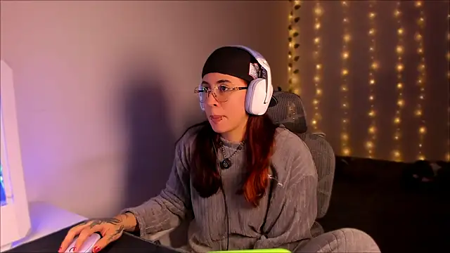 Snapshot of Camil_Lee chatting on 10/28/25, 02:23 Camil Lee online show from 10/28/25, 02:23