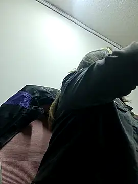 mandy-moore online show from 04/01/26, 03:52