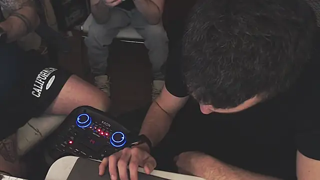 weknowourworth6999 online show from 09/22/25, 11:00