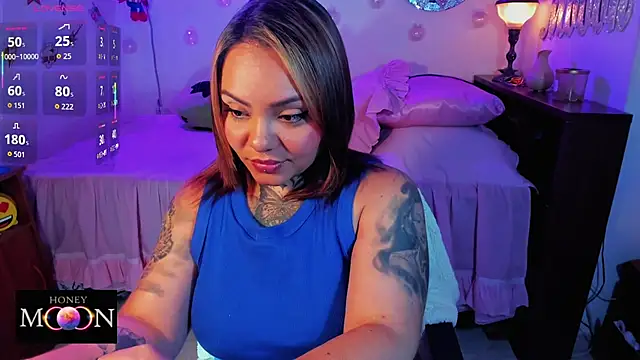 Snapshot of honey_mooon chatting on 11/25/25, 08:53 honey mooon online show from 11/25/25, 08:53