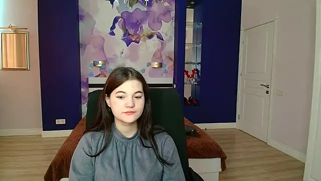 Snapshot of ElinaMils chatting on 03/04/25, 12:33 ElinaMils online show from 03/04/25, 12:33