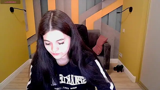 Snapshot of ElinaMils chatting on 03/13/25, 12:35 ElinaMils online show from 03/13/25, 12:35