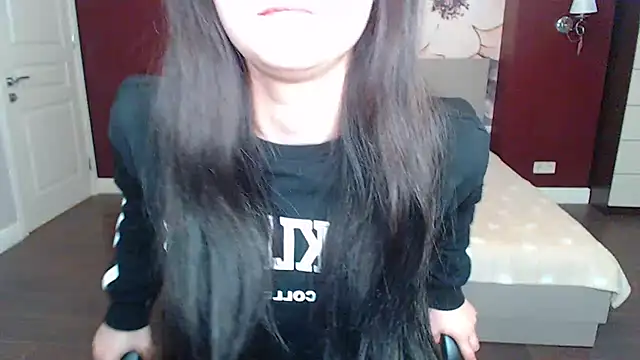 Snapshot of ElinaMils chatting on 03/12/25, 09:34 ElinaMils online show from 03/12/25, 09:34