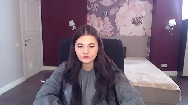 Snapshot of ElinaMils chatting on 03/05/25, 12:11 ElinaMils online show from 03/05/25, 12:11