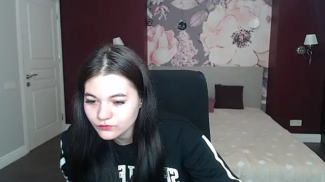 Snapshot of ElinaMils chatting on 03/12/25, 06:29 ElinaMils online show from 03/12/25, 06:29