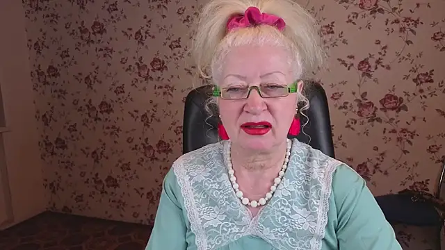 Snapshot of Maya_Mayflower chatting on 12/01/25, 04:02 Maya Mayflower online show from 12/01/25, 04:02