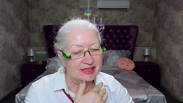 Snapshot of Maya_Mayflower chatting on 03/12/25, 12:15 Maya Mayflower online show from 03/12/25, 12:15