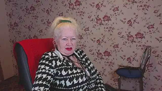 Snapshot of Maya_Mayflower chatting on 11/02/25, 04:06 Maya Mayflower online show from 11/02/25, 04:06