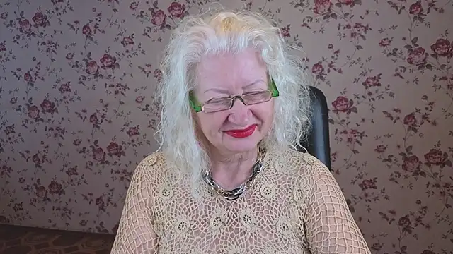 Snapshot of Maya_Mayflower chatting on 09/25/25, 04:18 Maya Mayflower online show from 09/25/25, 04:18
