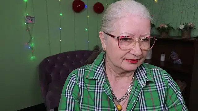 Snapshot of Maya_Mayflower chatting on 03/05/25, 12:11 Maya Mayflower online show from 03/05/25, 12:11