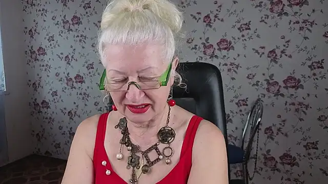 Snapshot of Maya_Mayflower chatting on 09/18/25, 04:04 Maya Mayflower online show from 09/18/25, 04:04