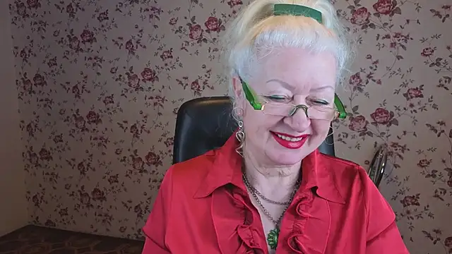 Snapshot of Maya_Mayflower chatting on 12/14/25, 04:08 Maya Mayflower online show from 12/14/25, 04:08