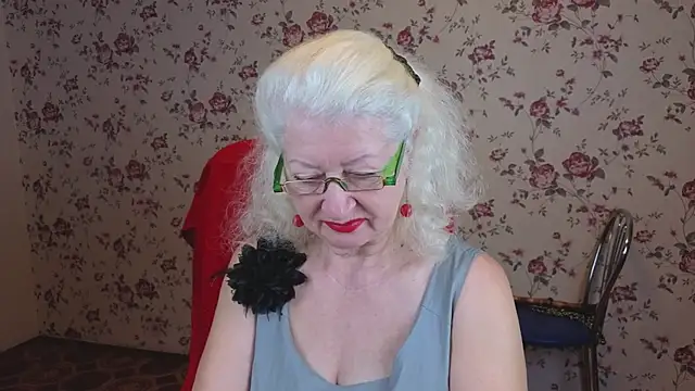 Snapshot of Maya_Mayflower chatting on 11/11/25, 04:07 Maya Mayflower online show from 11/11/25, 04:07