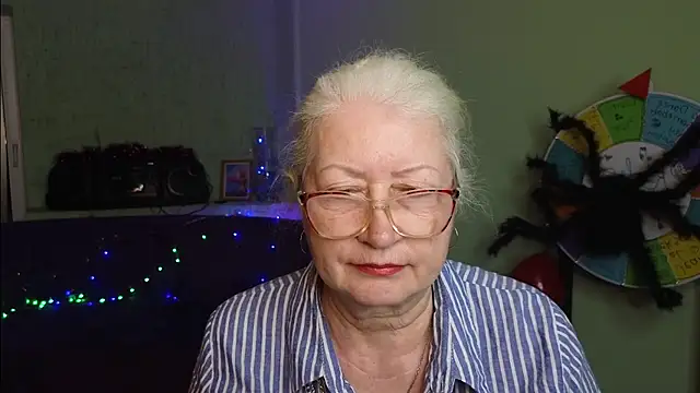 Snapshot of Maya_Mayflower chatting on 03/04/25, 12:12 Maya Mayflower online show from 03/04/25, 12:12