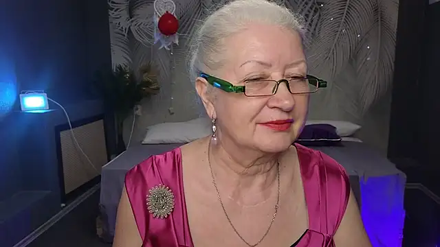 Snapshot of Maya_Mayflower chatting on 03/17/25, 12:25 Maya Mayflower online show from 03/17/25, 12:25