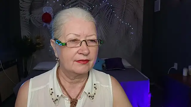 Snapshot of Maya_Mayflower chatting on 03/09/25, 11:36 Maya Mayflower online show from 03/09/25, 11:36
