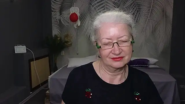 Snapshot of Maya_Mayflower chatting on 03/16/25, 12:33 Maya Mayflower online show from 03/16/25, 12:33